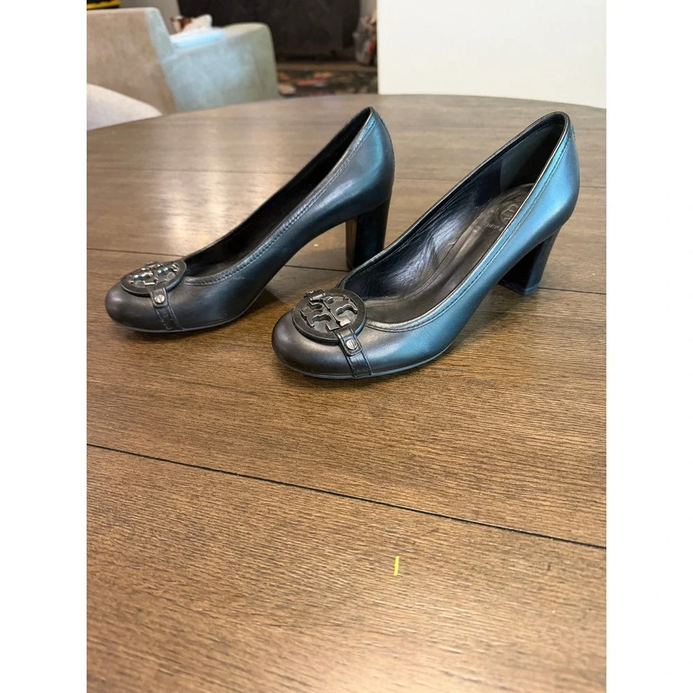 Tory Burch Black Leather Reva Logo Medallion Block Heel Pumps Womens 8.5M
